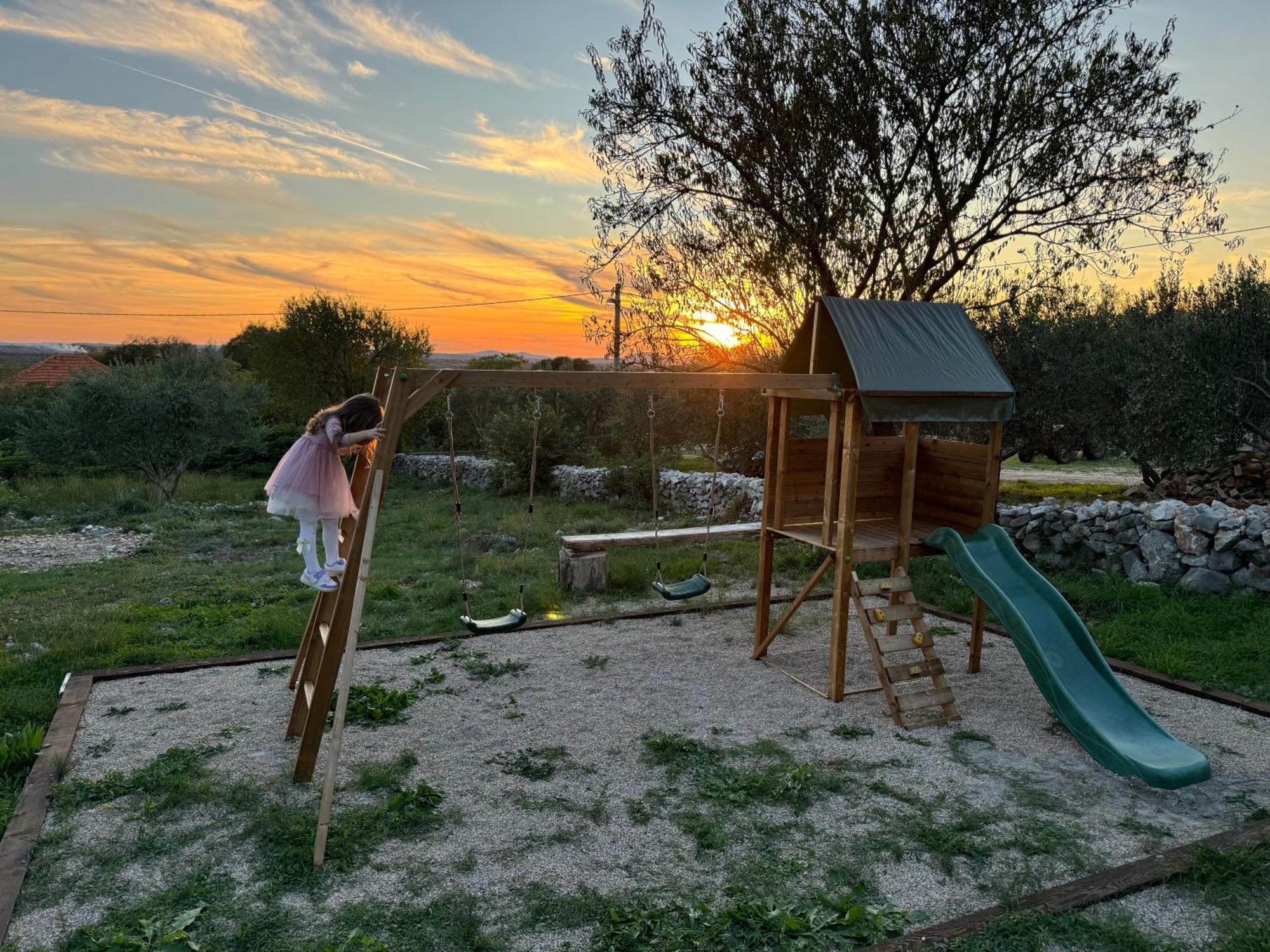 Relax And Unwind: Family-Friendly House Near Zadar In Zagrad Villa Eksteriør billede